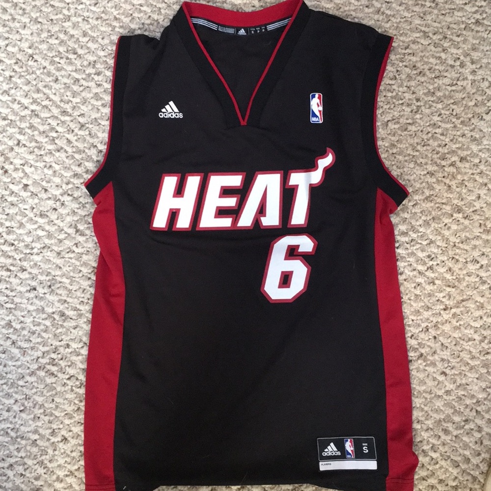 Small LeBron James Jersey and Small Hawks Shorts